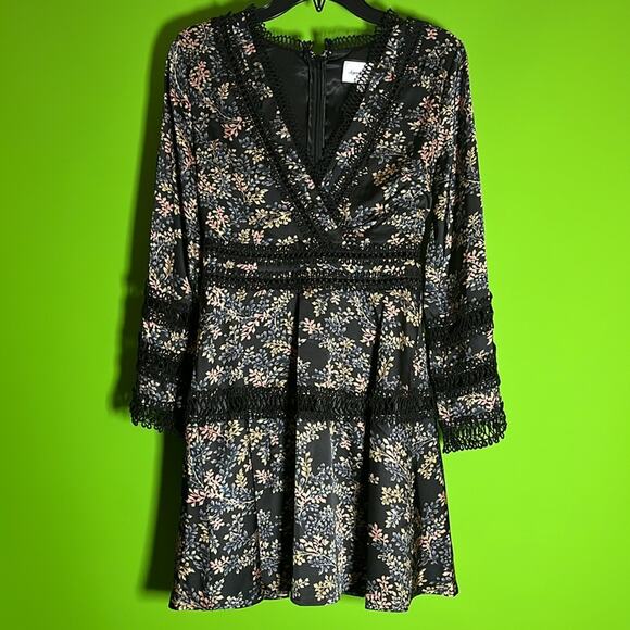 Layered with Love Blair V-Neck Lace Trim Long Sleeve Dres XS - Picture 2 of 7